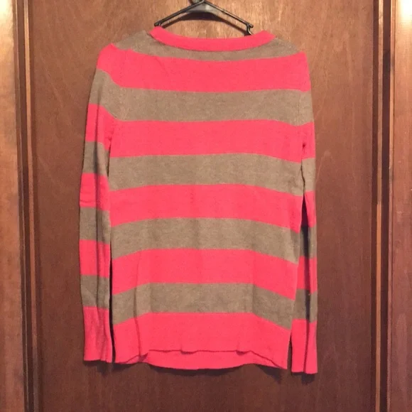 Cute striped sweater. M - Picture 4 of 4